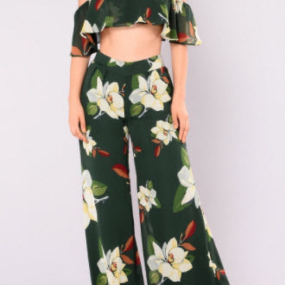 Fashion Nova Pants - magnolias floral set